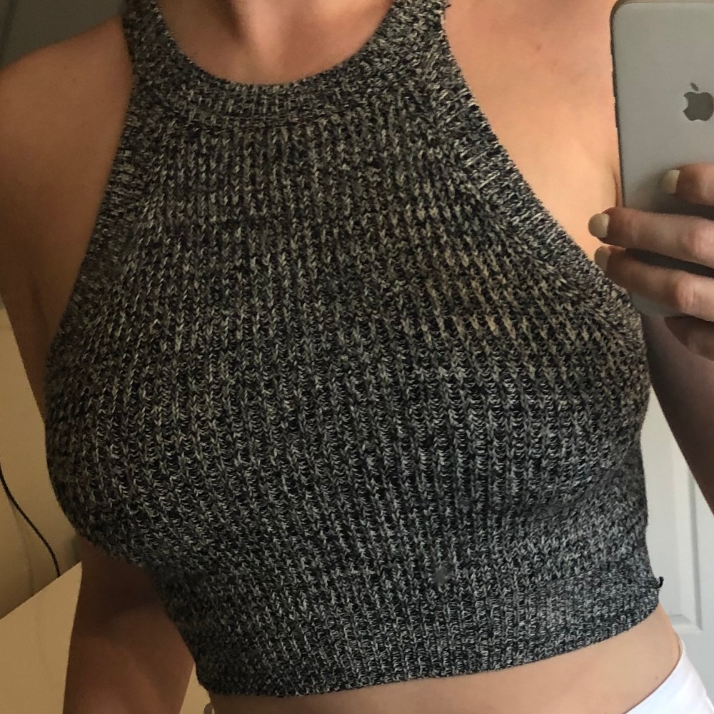 Grey knit crop top